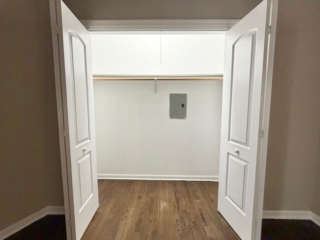 Building Photo - 3433 N Elaine Pl