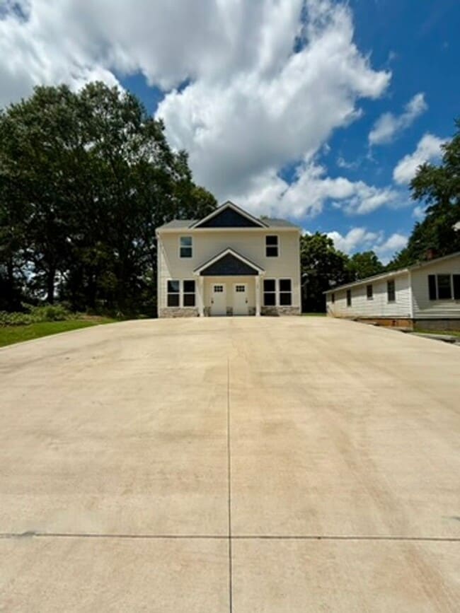 Building Photo - 141 Cannon Rd