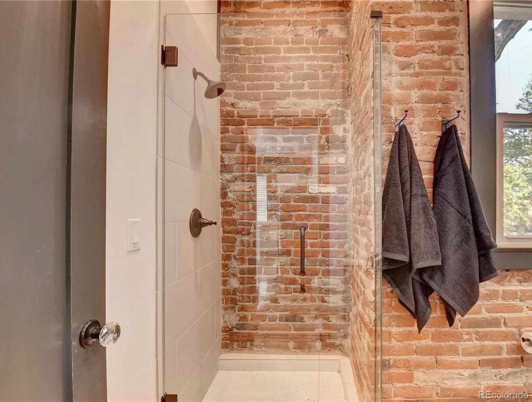 Building Photo - 2126 Grove St