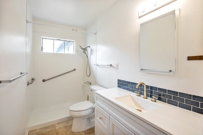 Building Photo - Large SF Home now available in Camelback C...
