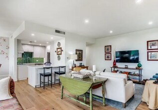 Building Photo - 4001 N New Braunfels Ave