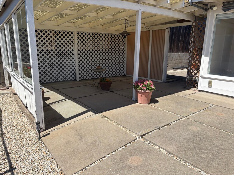 Building Photo - 1000 Portola Dr