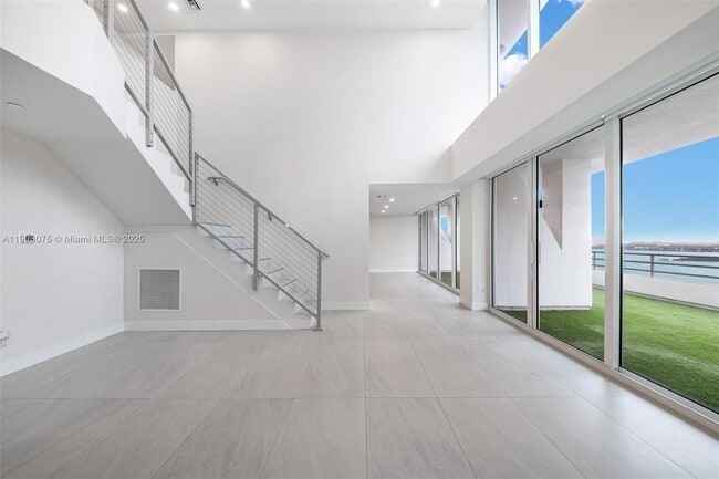 Building Photo - 555 NE 34th St