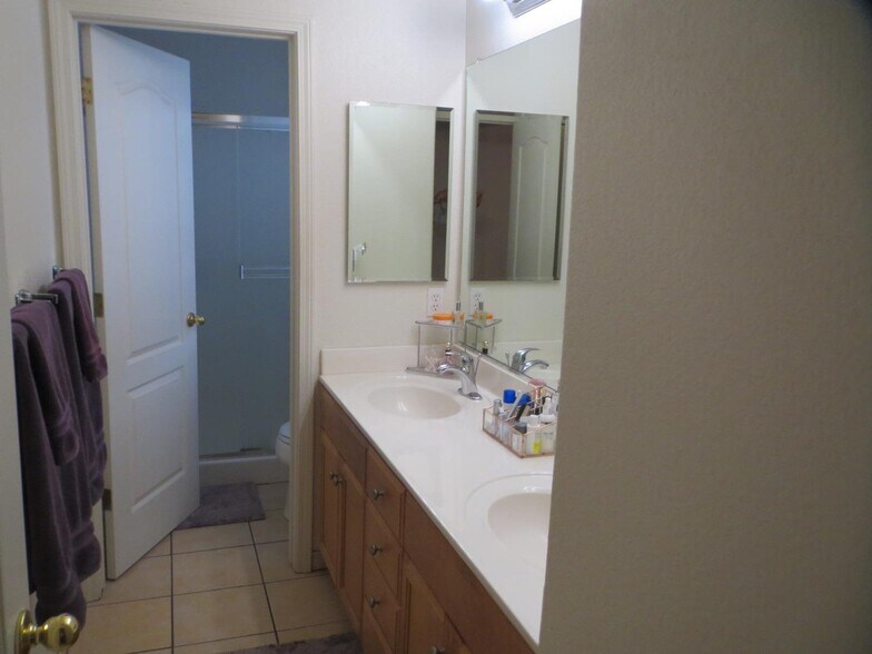 Building Photo - 4125 Pathway Ln