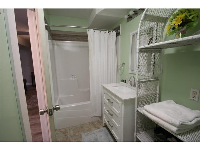 Building Photo - 401 W Main St