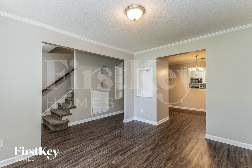 Building Photo - 423 Aberdeen Cir