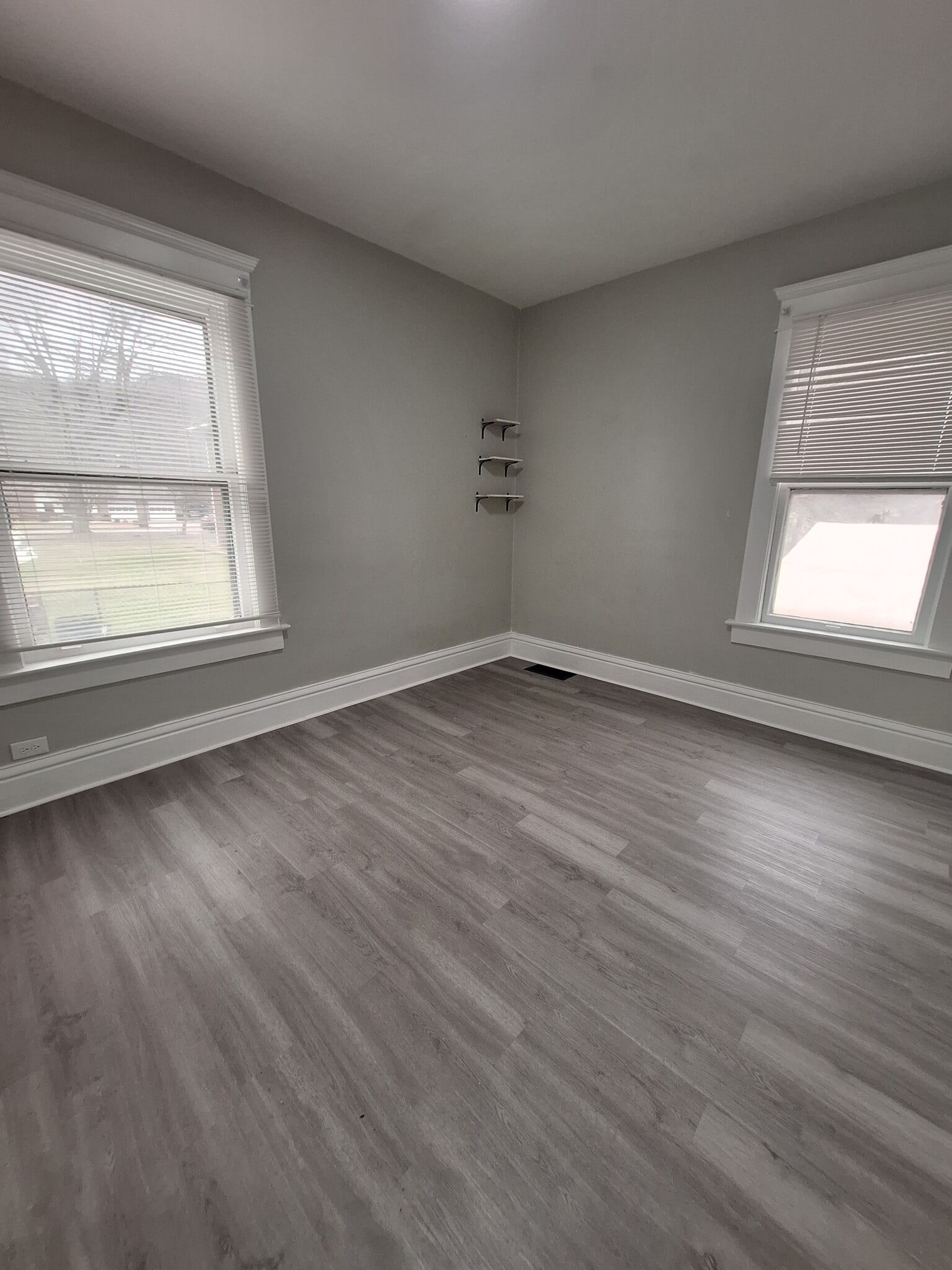 Building Photo - 308 2nd St