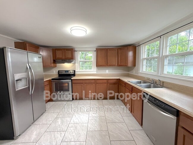 Building Photo - 1429 W Horah St