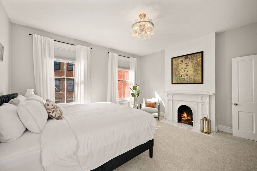 Building Photo - 516 E 12th St