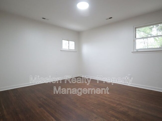 Building Photo - 618 Tarpley Rd