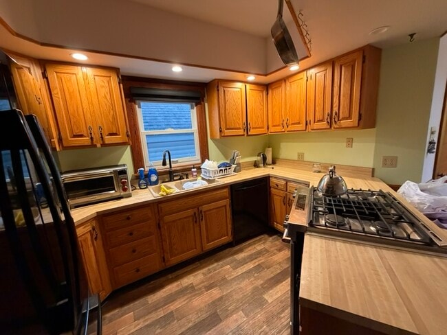 Building Photo - 410 W Illinois St