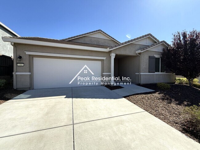 Building Photo - Updated Rocklin 3bd/4ba House With Large L...