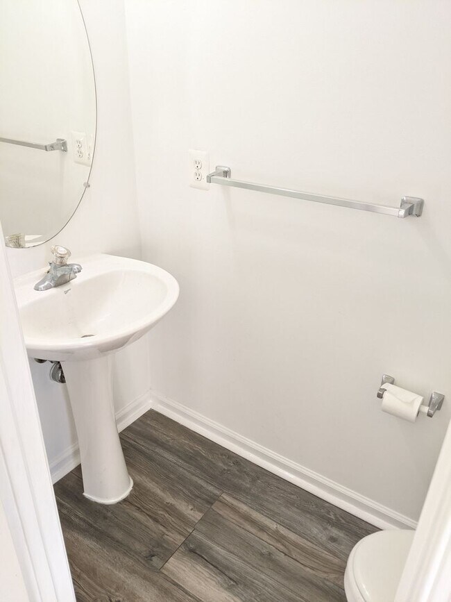 Building Photo - Renovated (upper level) two story condo in Ballenger Creek available mid August!