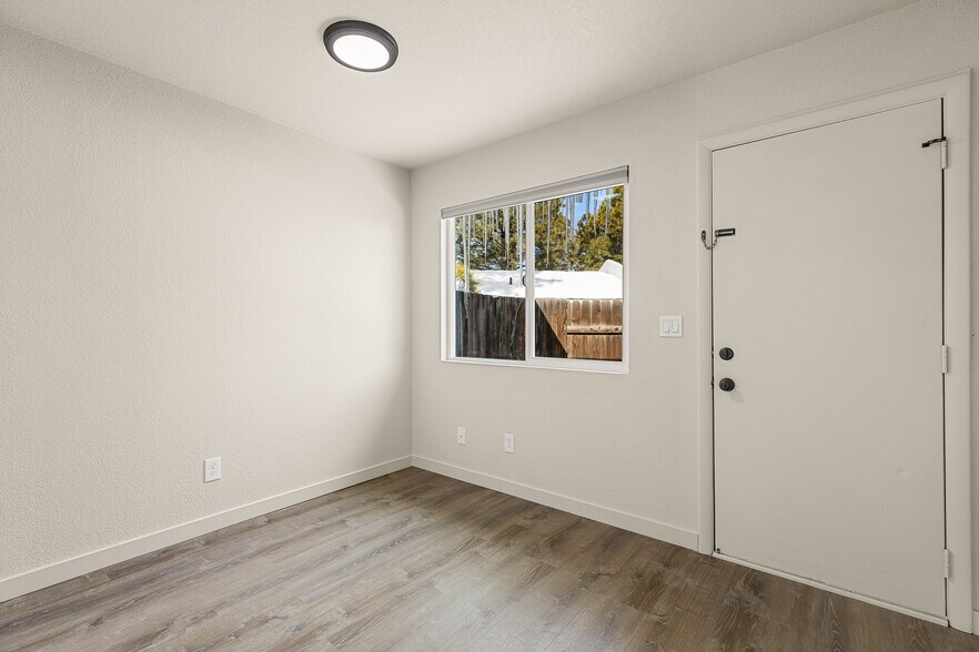 Building Photo - 1220 S Lone Tree Rd