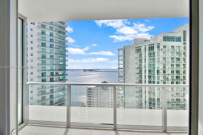 Building Photo - 1300 Brickell Bay Dr