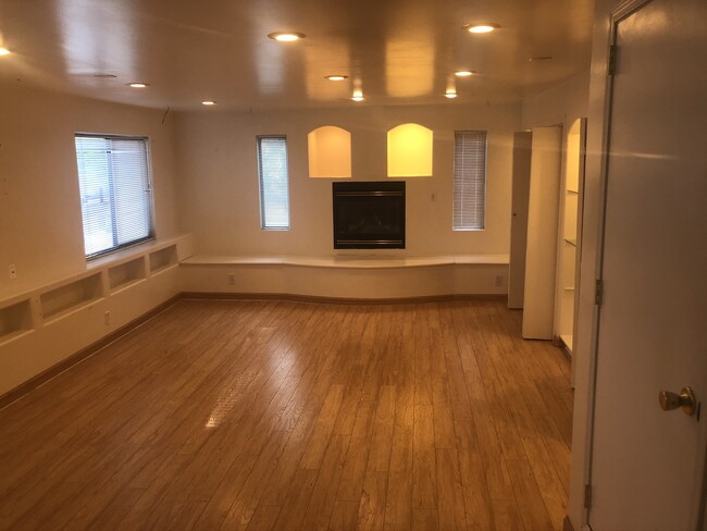 Building Photo - 1349 E 5150 S
