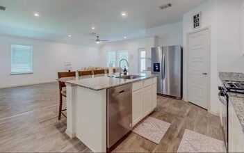 Building Photo - 6725 Riplee St