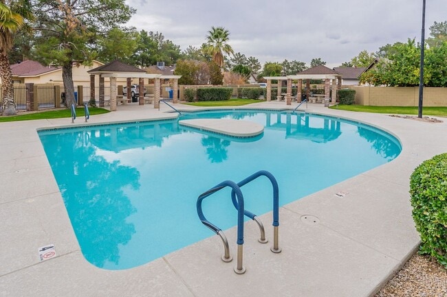 Building Photo - Charming 4-bedroom, 2-bathroom in Gilbert