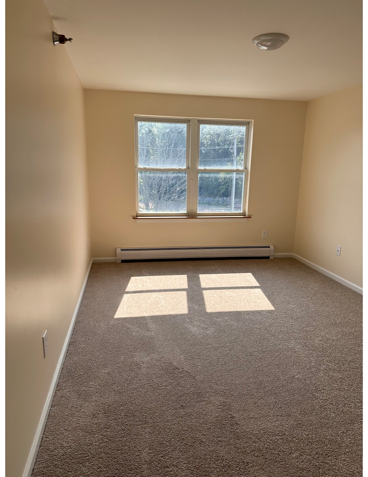 Building Photo - 305 Lime Kiln Rd