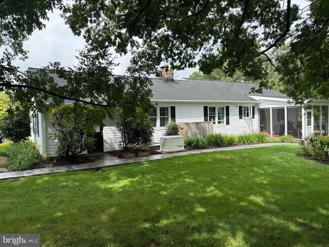 Building Photo - 5293 Roller Rd