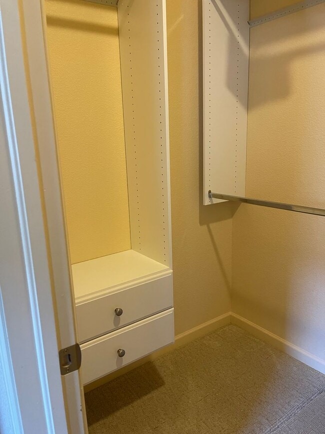 Building Photo - 422 Storm Ridge Dr