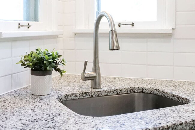 Building Photo - 3582 Silsby Rd