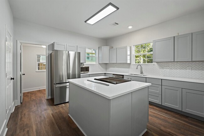 Building Photo - 17507 Wild Oak Dr