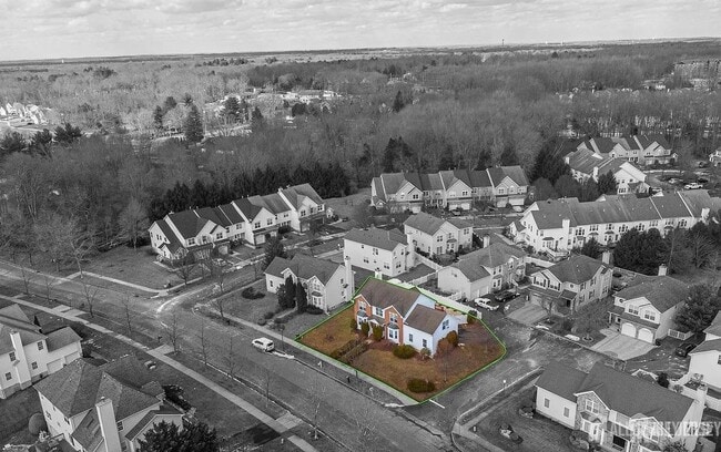 Building Photo - 15 Mapleton Rd