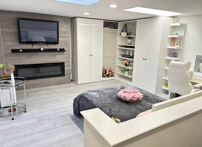 Third floor room - 4708 Cara Ct