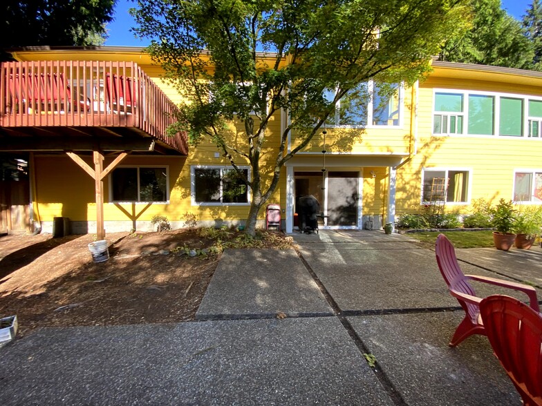 backyard - 1647 Jeannette Plz NW