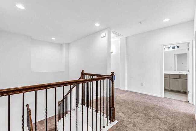 Building Photo - 2907 Zelma Dr