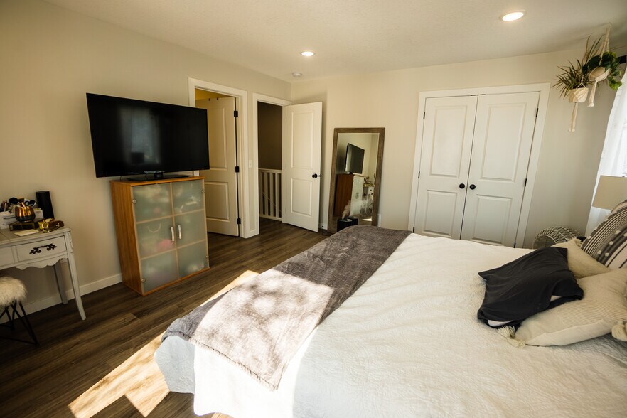 Master Bedroom w/ Master Bath - 2927 Marshall St NE