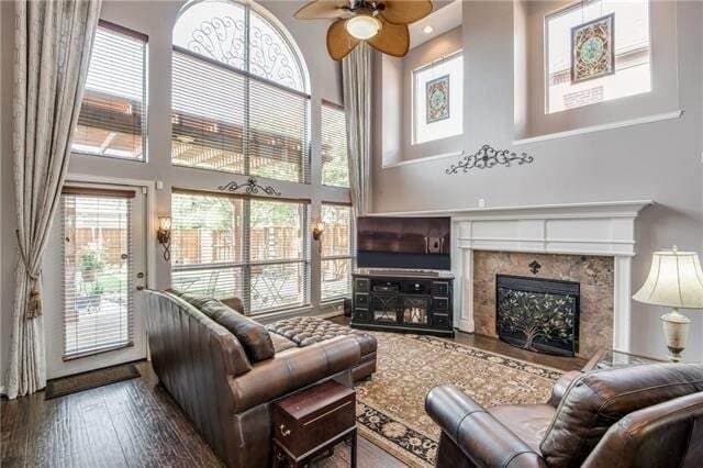 Building Photo - 3594 Lincoln Dr