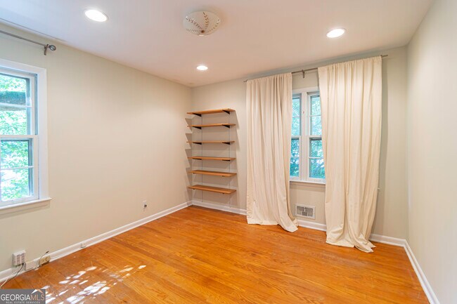 Building Photo - 2535 Melinda Dr NE