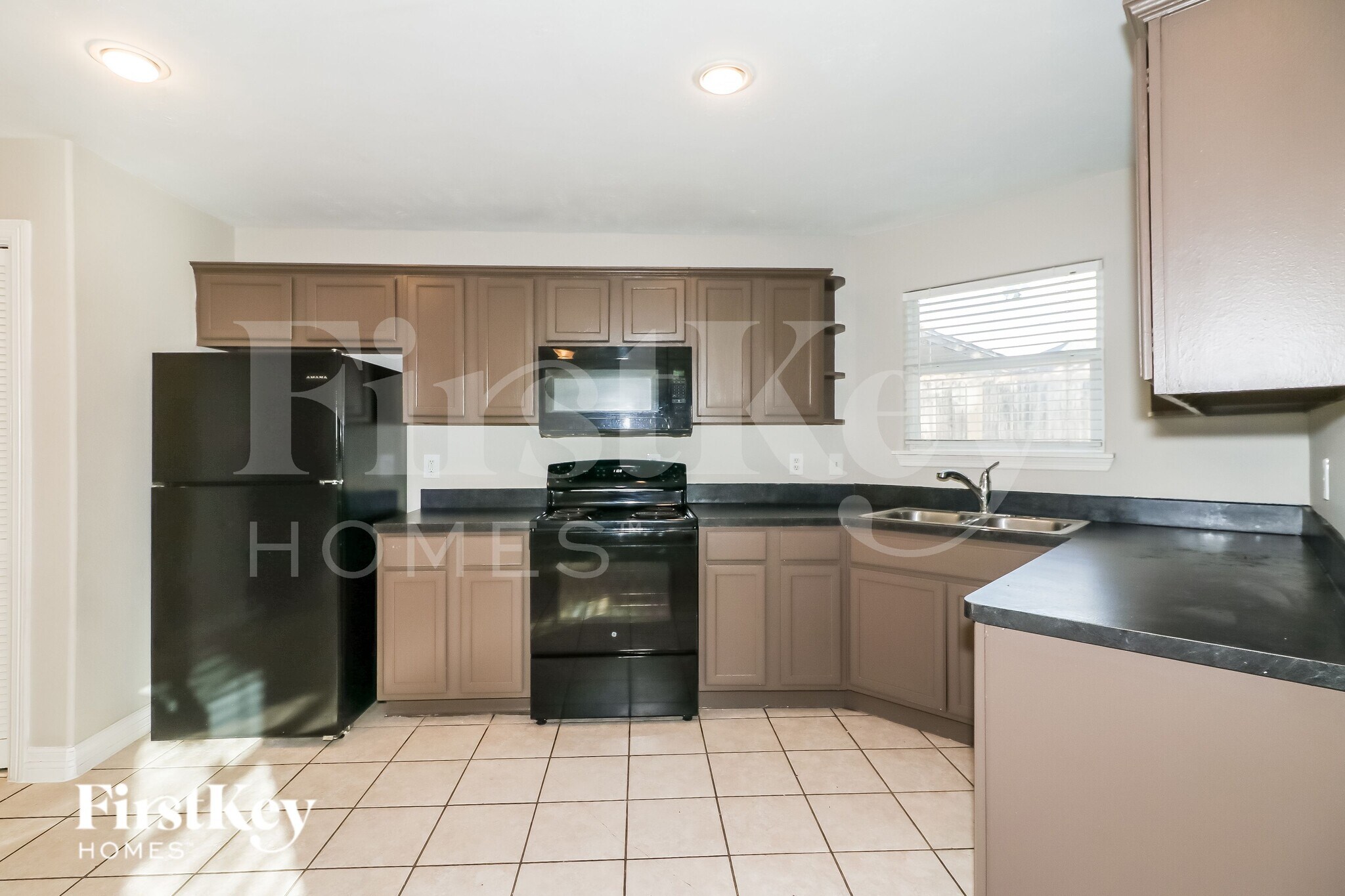 Building Photo - 214 N Native Ln