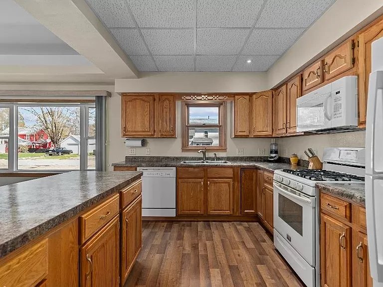 Building Photo - 225 Prospect St