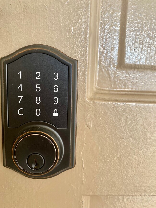 Building Photo - 2521 W Sunflower Ave