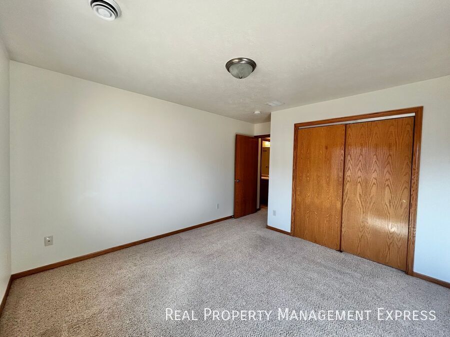 Building Photo - Cozy 1 Bedroom 1 Bathroom Townhome in Brandon, SD