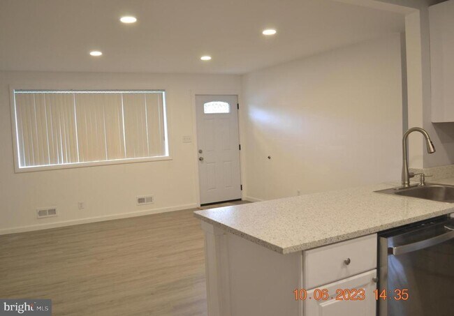 Building Photo - 1407 Gordon Dr