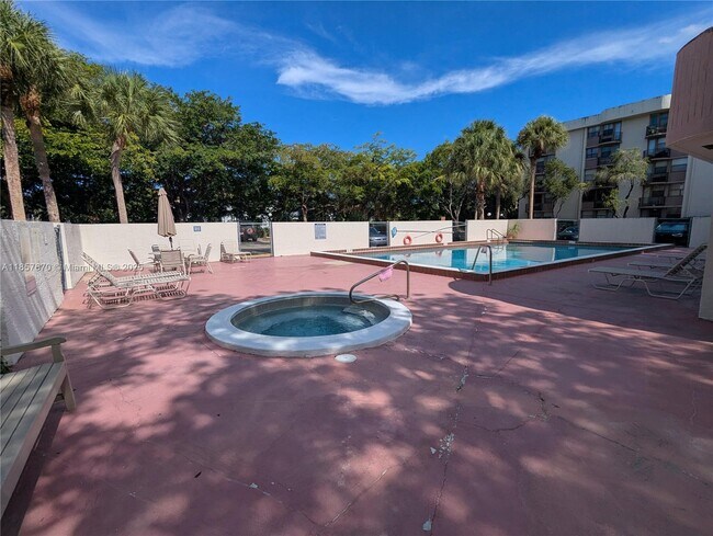 Building Photo - 2771 Riverside Dr