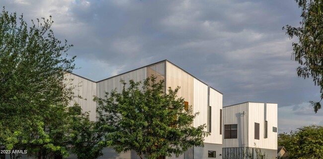 Building Photo - 1419 S Kenneth Pl
