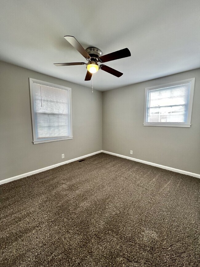 Building Photo - 105 Ambrose Dr