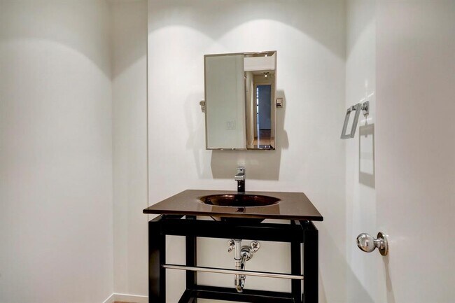 Building Photo - 5110 San Felipe St