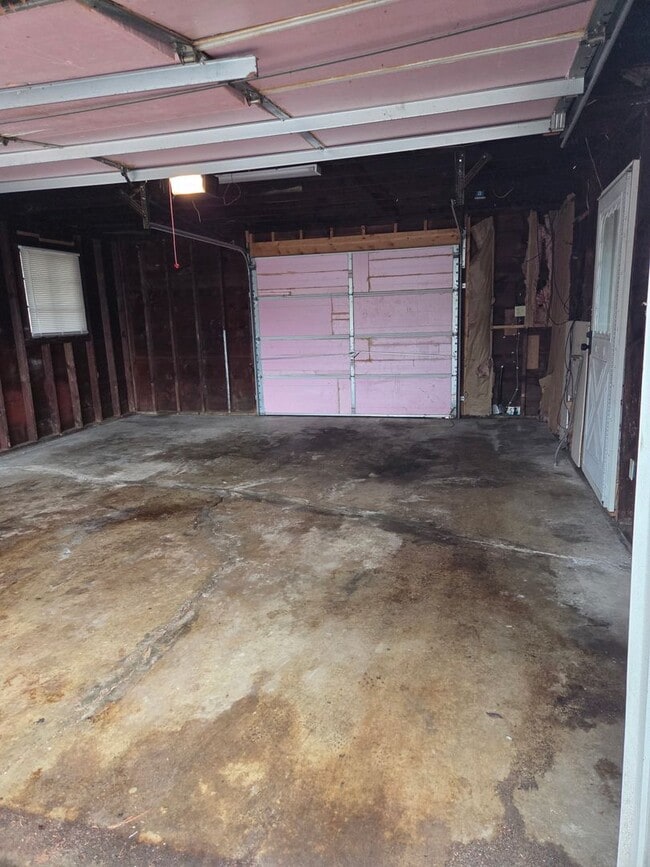 Building Photo - 8986 King Graves Rd NE