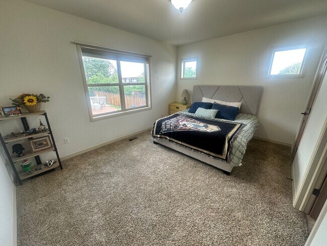 Building Photo - Amazing, Large & Beautiful Lakewood Home A...