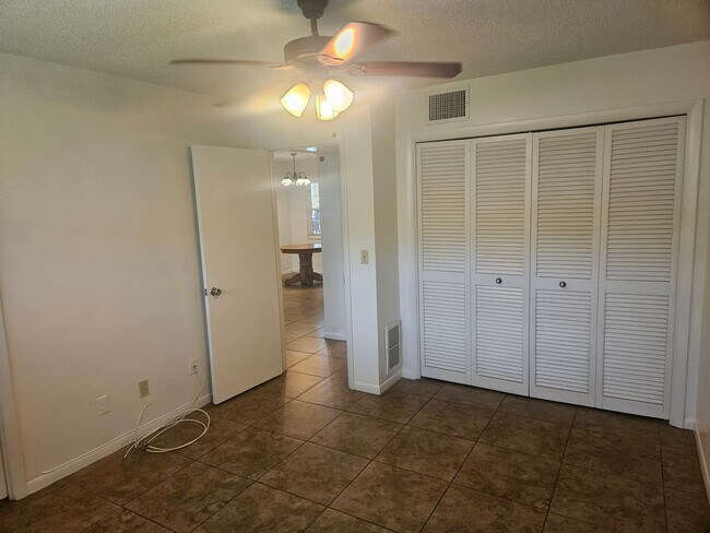 Building Photo - Charming 1-Bedroom 1-Bath Condo in 55+ Com...