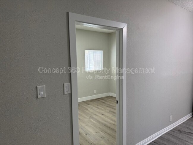 Building Photo - 2028 Chestnut Ave