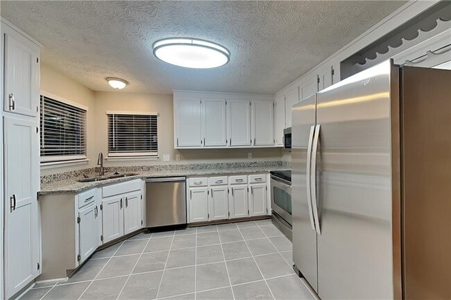 Building Photo - 2755 Whitehurst Dr