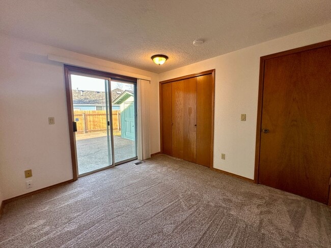 Building Photo - Well-Maintained Three Bedroom Home in West Salem