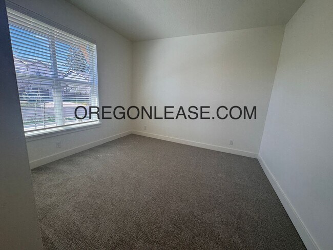 Building Photo - Gorgeous New Construction in Brand New Veneta Subdivision